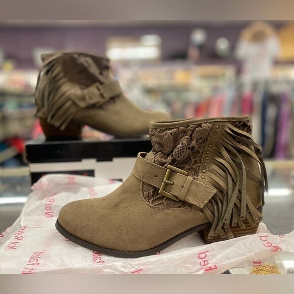 Not Rated Ladies 7.5 Taupe Ankle Heel Boots - Picture 4 of 6